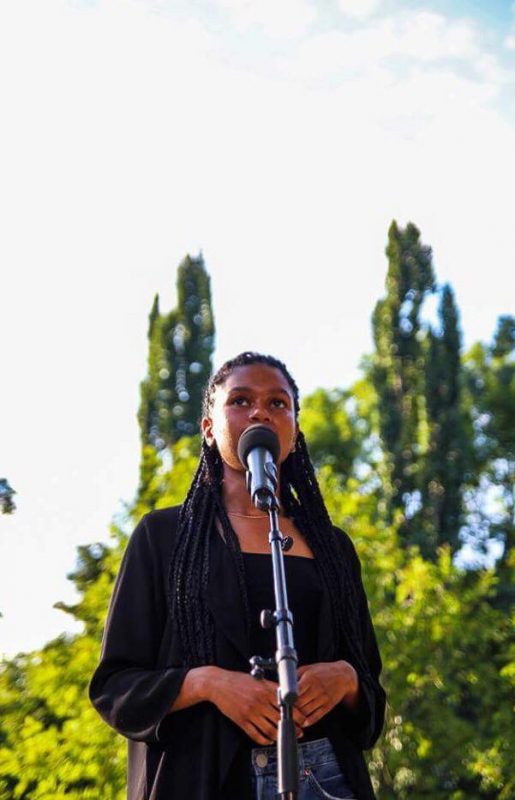 Nasra Salim på scen Nasra Salim på scen