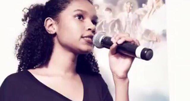 Nasra Salim på scen Nasra Salim på scen