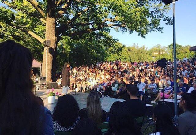 Nasra Salim på scen Nasra Salim på scen